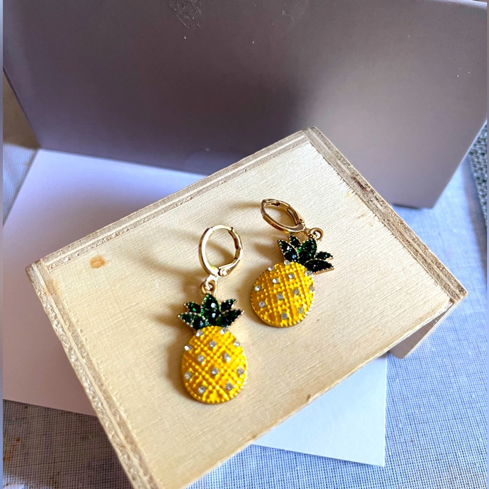 Brand new Korean earrings pineapple shape with stones
